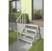 Scară exterioară metalică cu balustradă în fața unei case