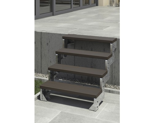 Scară exterioară cu patru trepte și cadru metalic