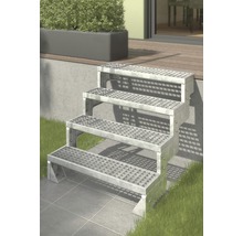 Scară exterioară cu trei trepte din metal pe o terasă