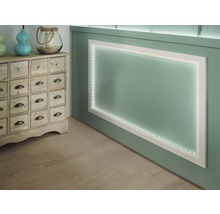 Decor decorativ de perete cu iluminare LED și comodă în stil vintage