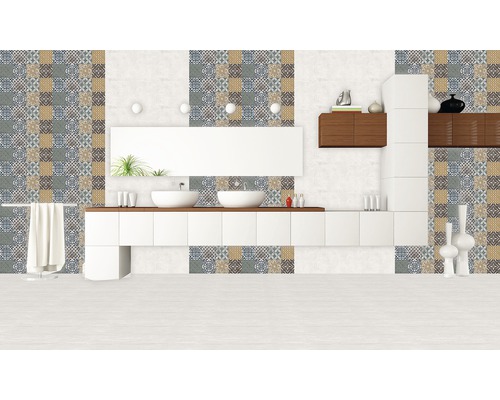 Baie modernă cu gresie mozaic și mobilier alb