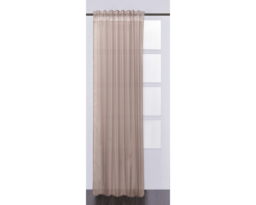 Draperie transparentă în fața unei ferestre Draperie transparentă în fața unei ferestre