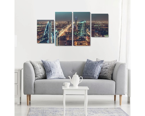 Imagine de perete din mai multe piese cu vedere la oraș deasupra unei canapele