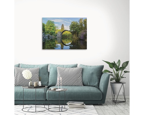 Tablou pe pânză cu un pod peste un lac într-un parc