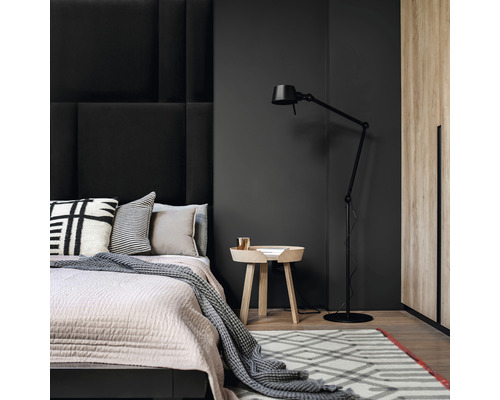 Panou decorativ tapițat Mat Velvet negru 60x60 cm Dormitor cu pat, noptieră, lampă de podea și covor