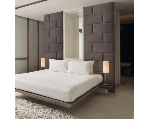Panou decorativ tapițat Fancy taupe 30x60 cm Dormitor cu pat, noptiere și panouri de perete
