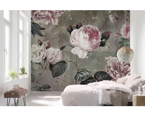 Dormitor cu fototapet cu motiv de trandafiri