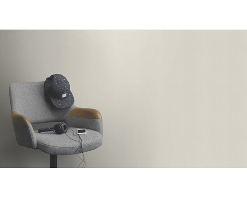 Scaun rotativ cu șapcă, căști și player