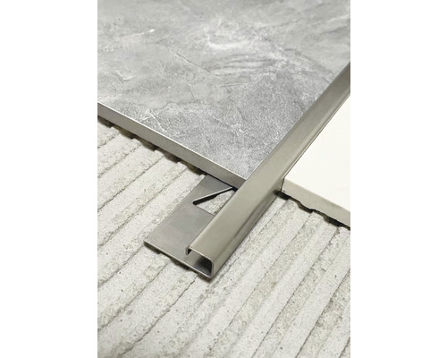 Profil pentru faianță între două plăci