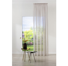 Decorarea ferestrelor cu draperie transparentă în camera de zi