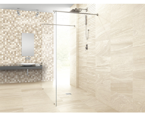 Baie modernă cu perete mozaic, chiuvetă, oglindă și cabină de duș.