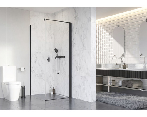 Baie cu duș, toaletă și chiuvetă