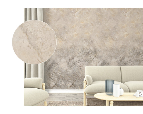 Cameră de zi cu tapet cu aspect de marmură, canapea și perdea