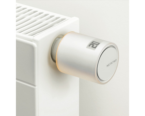 Logo Netatmo pe termostatul radiatorului