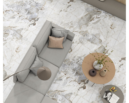 Living cu gresie de marmură, canapea și masă de sus