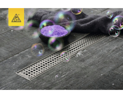 Canal de duș din oțel inoxidabil în baie cu sare de baie și prosop