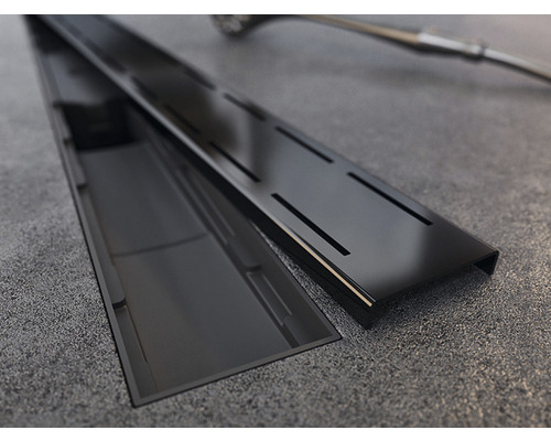 Canal de duș negru cu capac cu grătar în baie