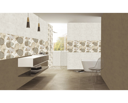 Baie cu lavoar, cadă, faianță și scaun