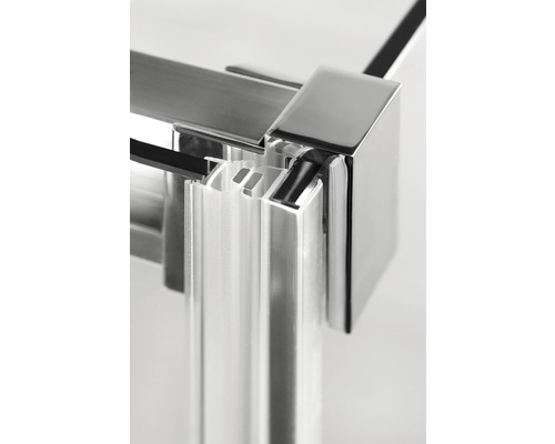 Prim-plan cu profilul de colț pentru cabine de duș din aluminiu și metal.