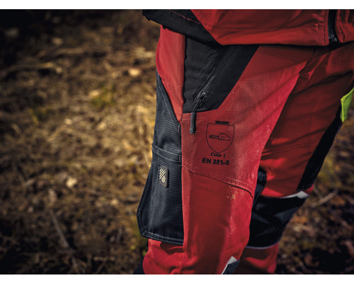 Pantaloni de protecție împotriva tăierii cu marcajul EN 381-5 clasa 1