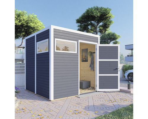 Cabină de grădină gri cu fereastră și ușă deschisă în aer liber.