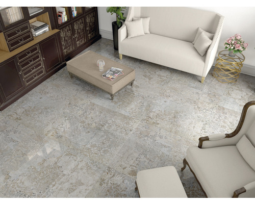 Scenă cu mobilier pe o podea cu gresie