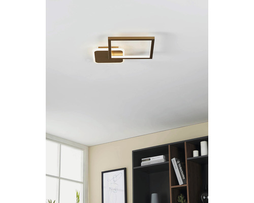 Lumină de plafon cu forme geometrice în camera de zi