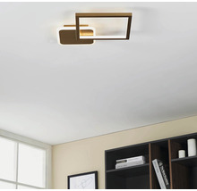 Plafonieră modernă cu design geometric în camera de zi