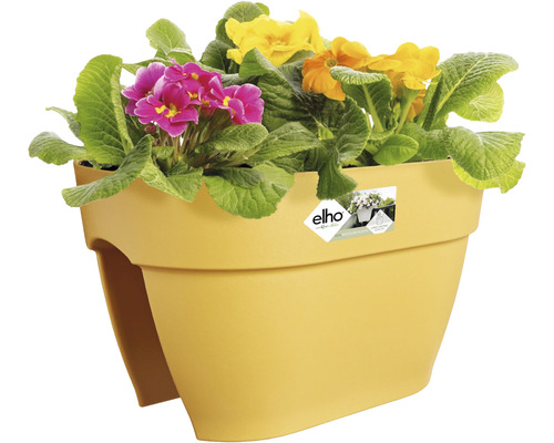 Jardinieră galbenă de balcon cu primule colorate