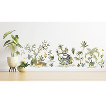 Decor de perete cu motive din junglă, incluzând un tigru, o zebră și plante tropicale