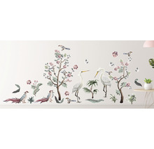Decor de perete cu motive de copaci, stârci și păsări ca element de design