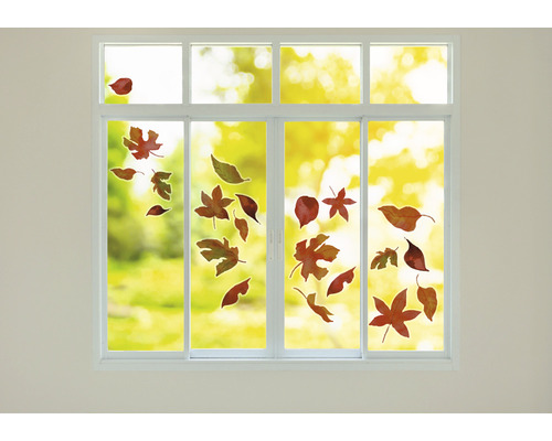 Decoratiune de fereastra cu motive de frunze de toamna pe o fereastra
