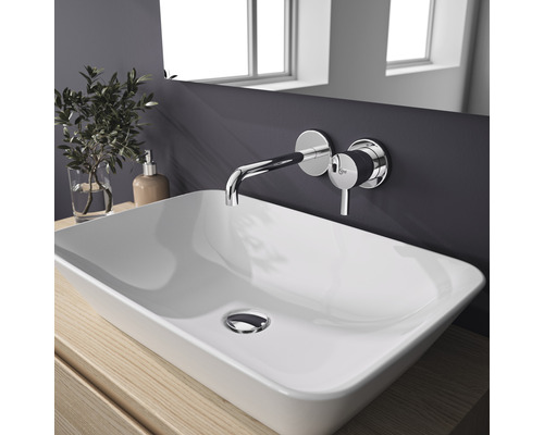 Chiuvetă dreptunghiulară de blat cu robinet de perete în baie