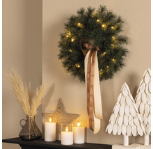 Coroniță decorativă de Crăciun cu iluminare, fundă, lumânări LED și decorațiuni pe o comodă