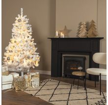 Scenă de sufragerie de Crăciun cu brad alb, cadouri și șemineu negru