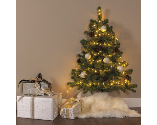 Brad împodobit cu cadouri