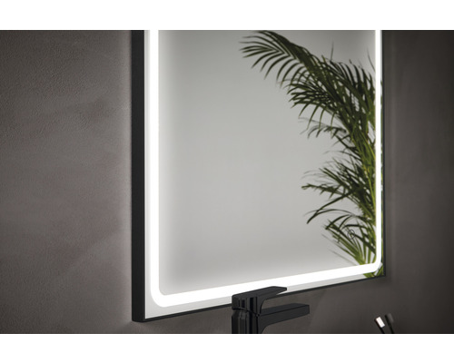 Oglindă de baie iluminată cu design rectangular şi senzor tactil