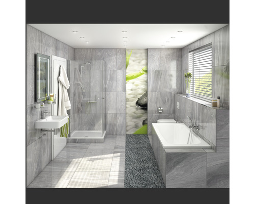 Baie luminoasă cu duș, chiuvetă, cadă și perete de piatră