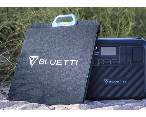 Panou solar și centrală electrică Bluetti pe nisip