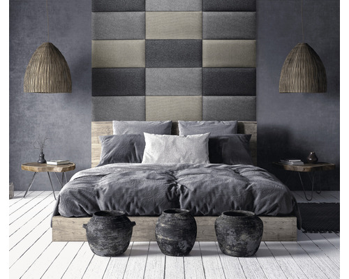 Dormitor cu pat, noptiere și elemente decorative pentru o atmosferă confortabilă
