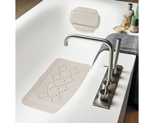 Cadă cu covoraș de baie, pernă de baie și robinet