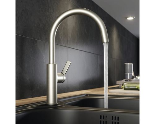 Baterie de bucătărie cu gât înalt și apă curgătoare