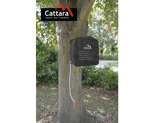 Sac de duș Cattara fixat pe un copac pentru dușul de grădină