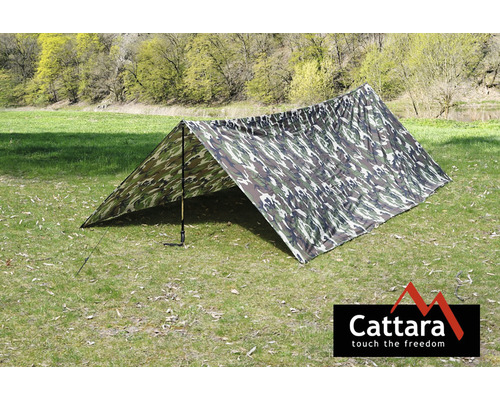 Prelată cu model de camuflaj ca adăpost în aer liber