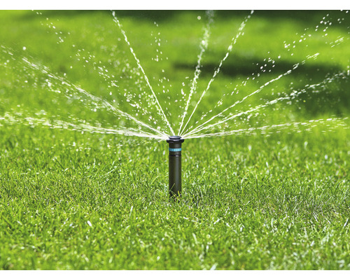 Sistem de irigare aspersor de gazon în funcțiune