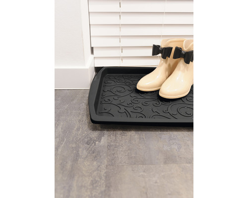 Tavă pentru pantofi cu model și o pereche de cizme de cauciuc