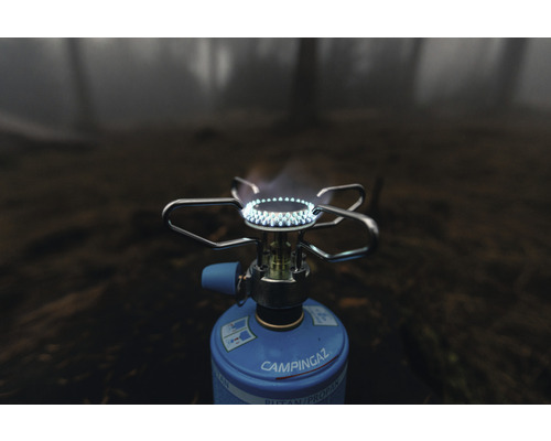 Aragaz de camping cu flacără în aer liber