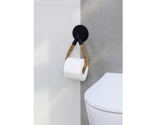 Suport de hârtie igienică din frânghie în baie lângă o toaletă