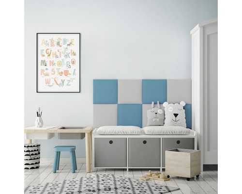 Cameră pentru copii cu birou, bancă de depozitare și poster ABC