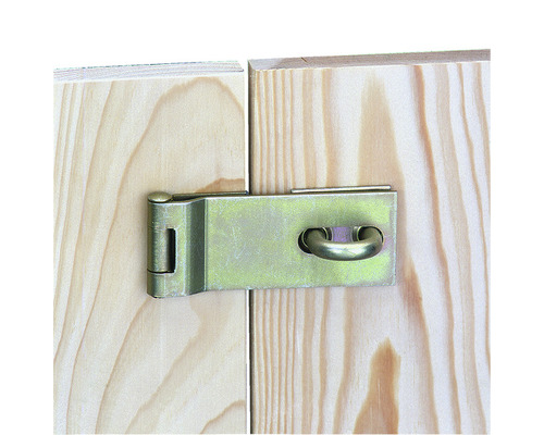 Zăvor metalic pe uși de lemn